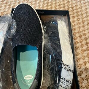 Womens sneakers size 11